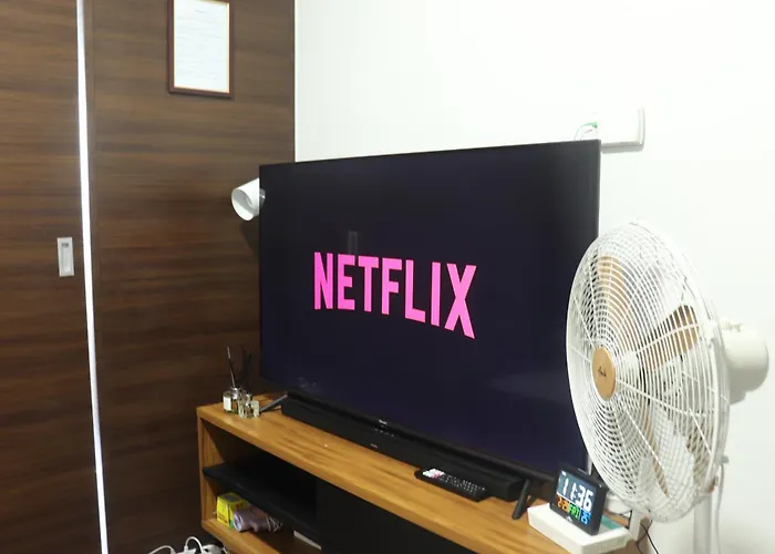 Cozy & Stylish Staycation And Netflix - Wifi And Pool Apartment